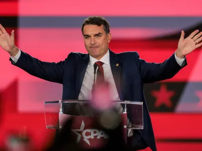 Missão vai pedir cassação de Flávio Bolsonaro após áudios para Vorcaro