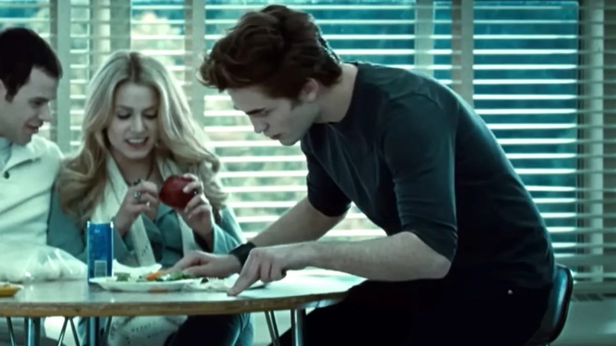 Robert Pattinson durante cena de “Crepúsculo” na lanchonete (Créditos: Summit Entertainment)