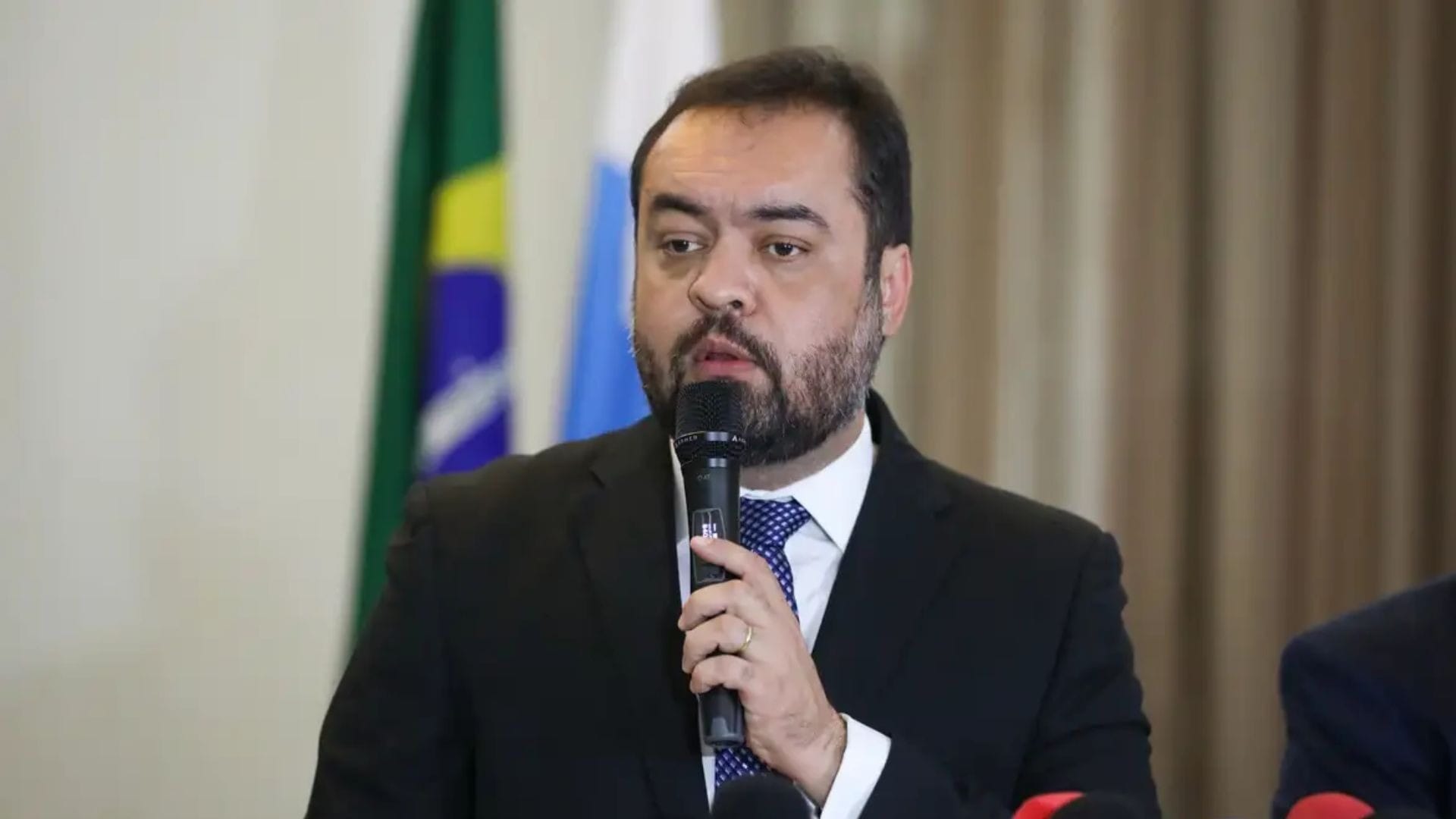 TCE reprova contas de Cláudio Castro e decisão final ficará com a Alerj