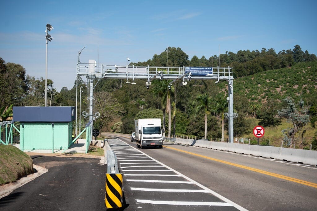 Por que deputados querem barrar modelo free flow no Paraná