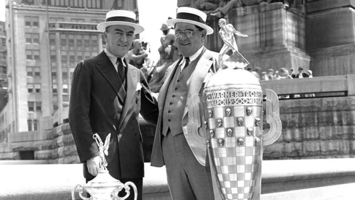 Uma das primeiras versões do troféu Borg-Warner