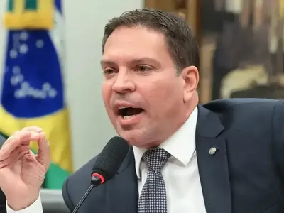 Oposição aciona STF e Embaixada dos EUA para barrar extradição de Ramagem