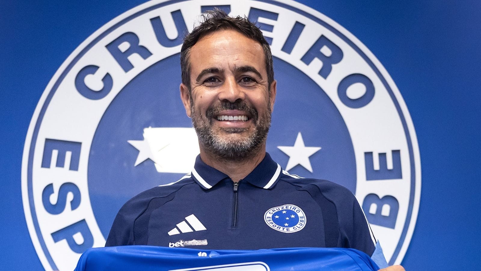 Cruzeiro renova contrato de Artur Jorge após quatro jogos; veja duração