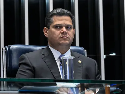 Mônica Bergamo: Alcolumbre indica que não vai travar fim da Escala 6x1