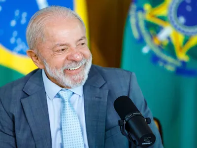 Lula assina MP que encerra 'taxa das blusinhas' sobre compras; entenda
