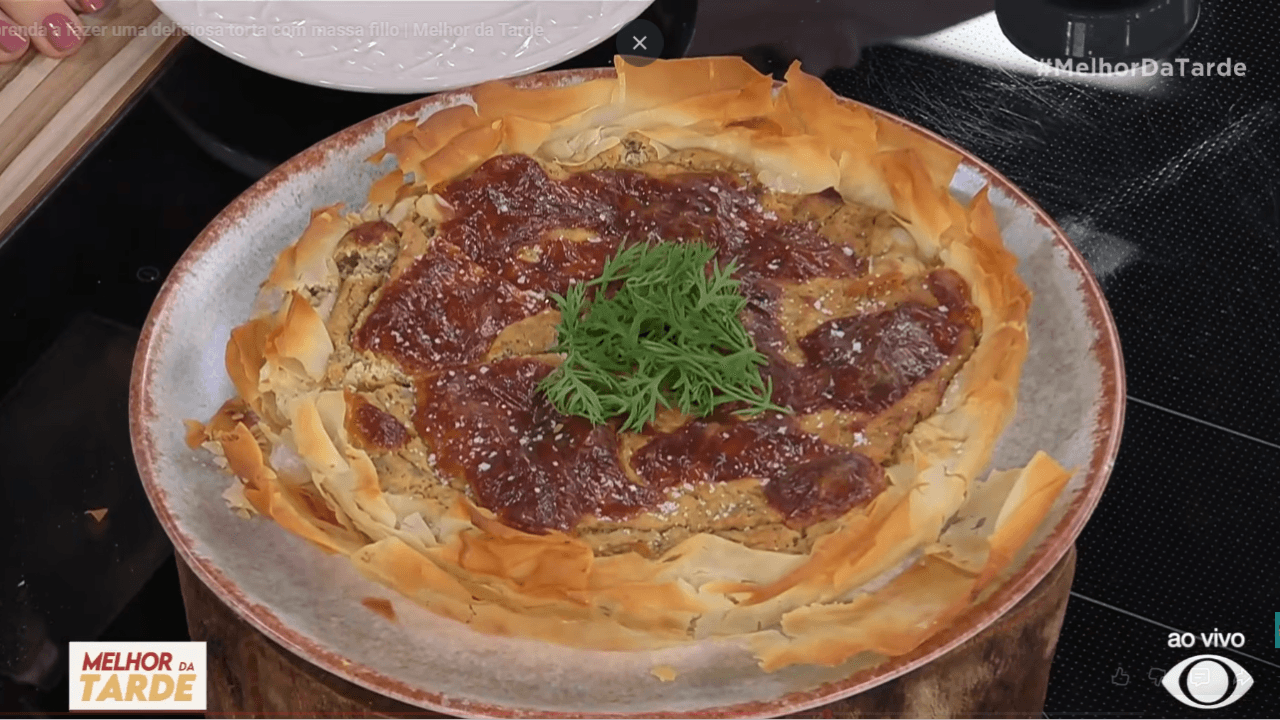 Torta de massa fillo com recheio cremoso do chef Bruno Hashimoto
