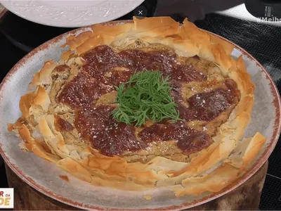 Torta de massa fillo com recheio cremoso do chef Bruno Hashimoto