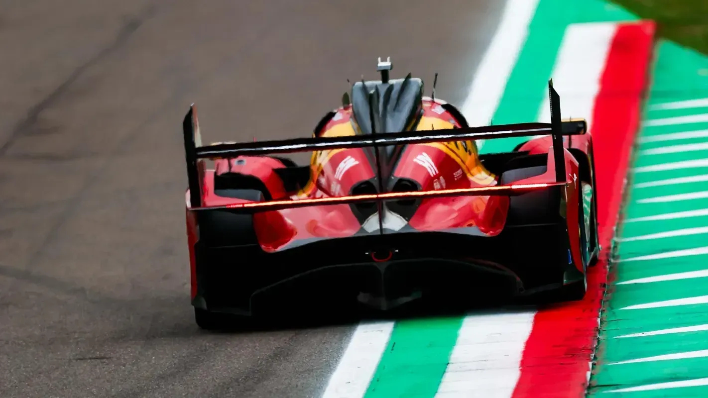 Antonio Fuoco lidera trinca da Ferrari prólogo do WEC em Ímola, na Itália