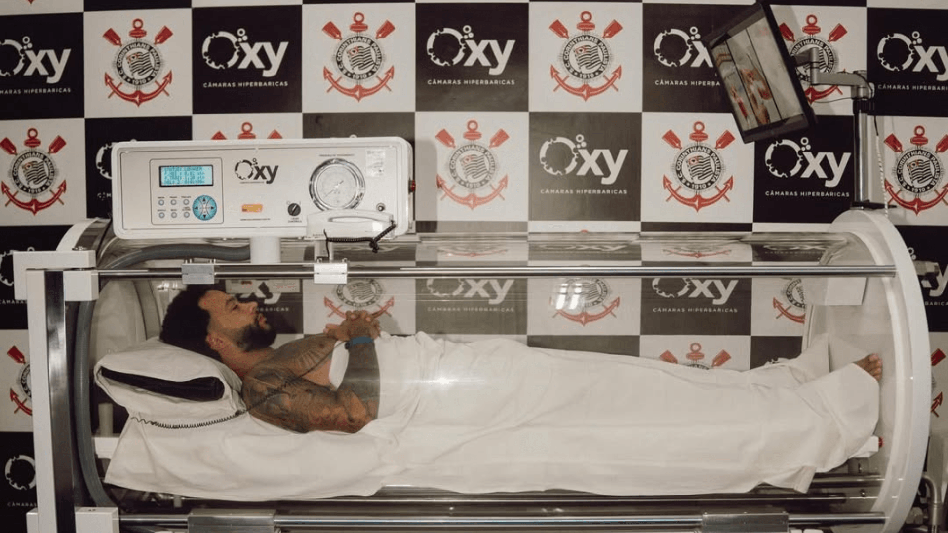 Neto detona Memphis e questiona discurso após lesão no Corinthians
