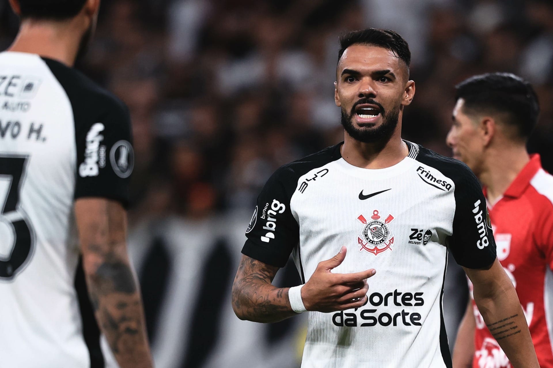 Corinthians vence Santa Fé e lidera grupo na Libertadores; assista aos gols