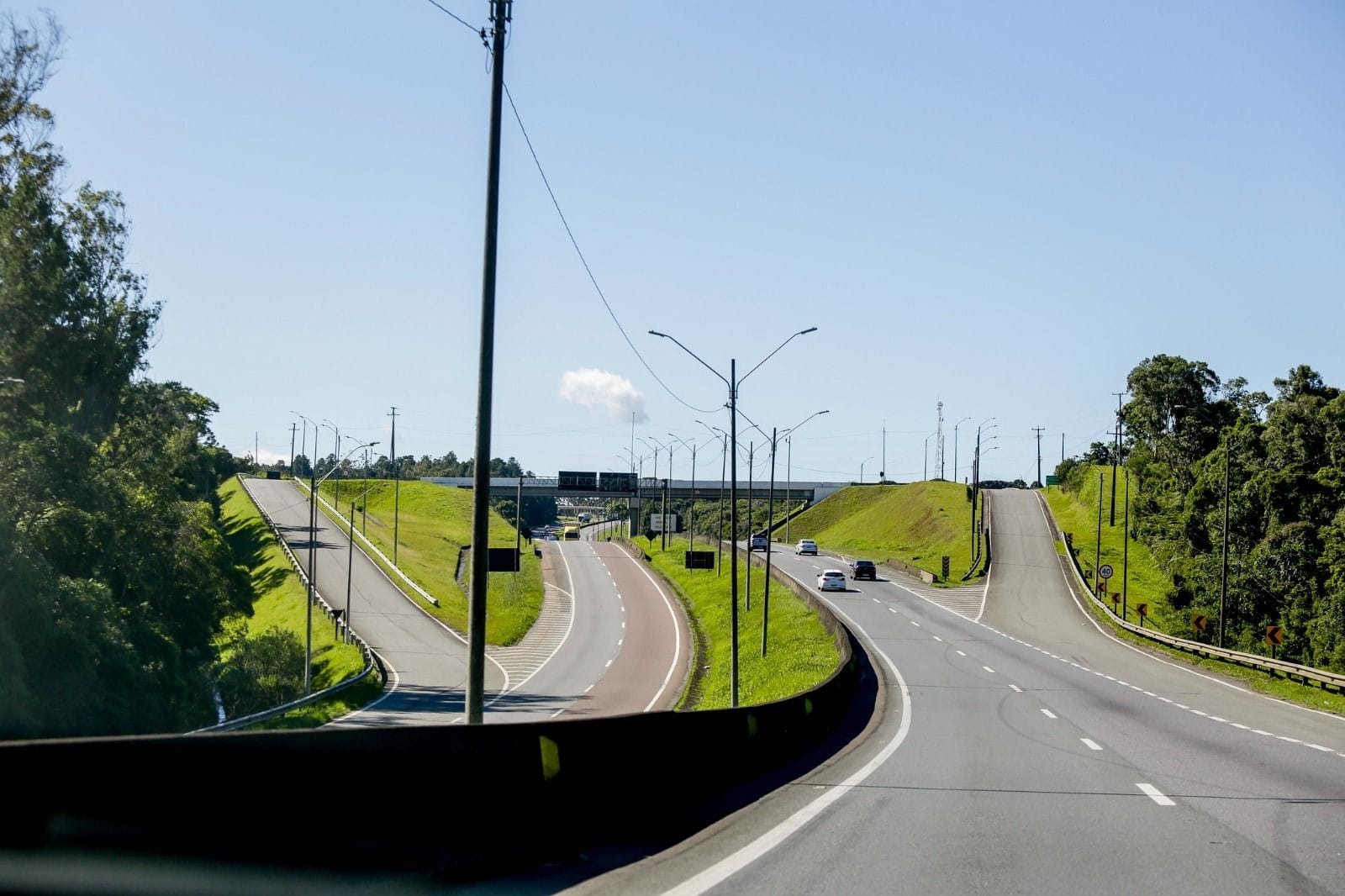 Feriado de Tiradentes leva 1,2 milhão às rodovias de PR e SC; veja o pico