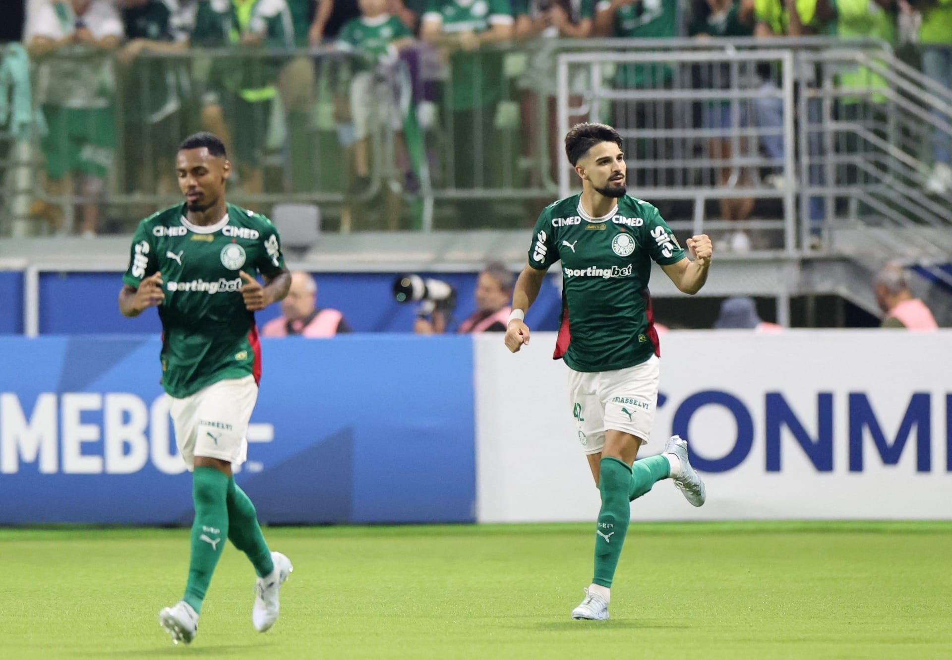 Palmeiras leva golaço, mas bate Sporting Cristal pela Libertadores