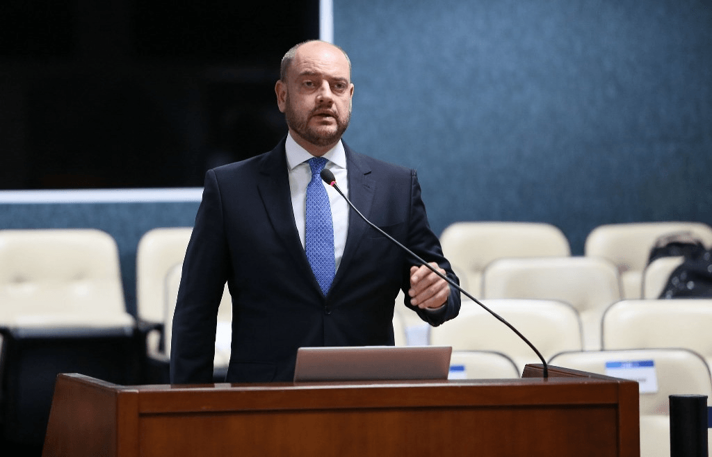 Ricardo Couto exonera mais de 150 servidores e audita o governo do Rio
