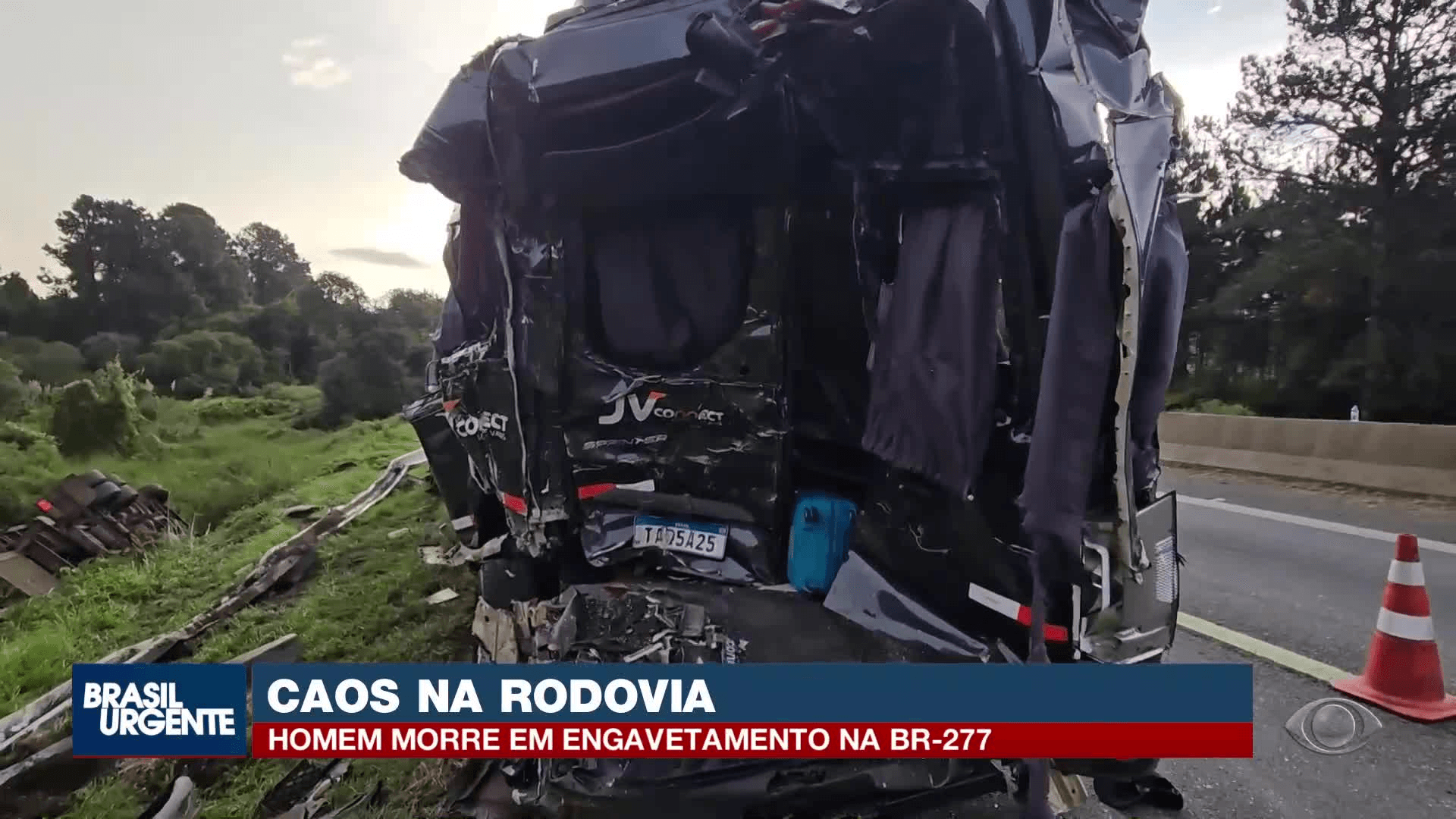 Vítima de engavetamento na BR-277 em Balsa Nova viajava em van com amigos