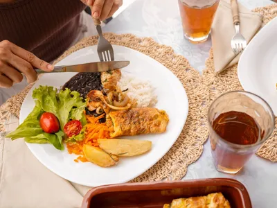 Almoço vira janta: receitas para transformar sobras em 15, 30 ou 45 minutos