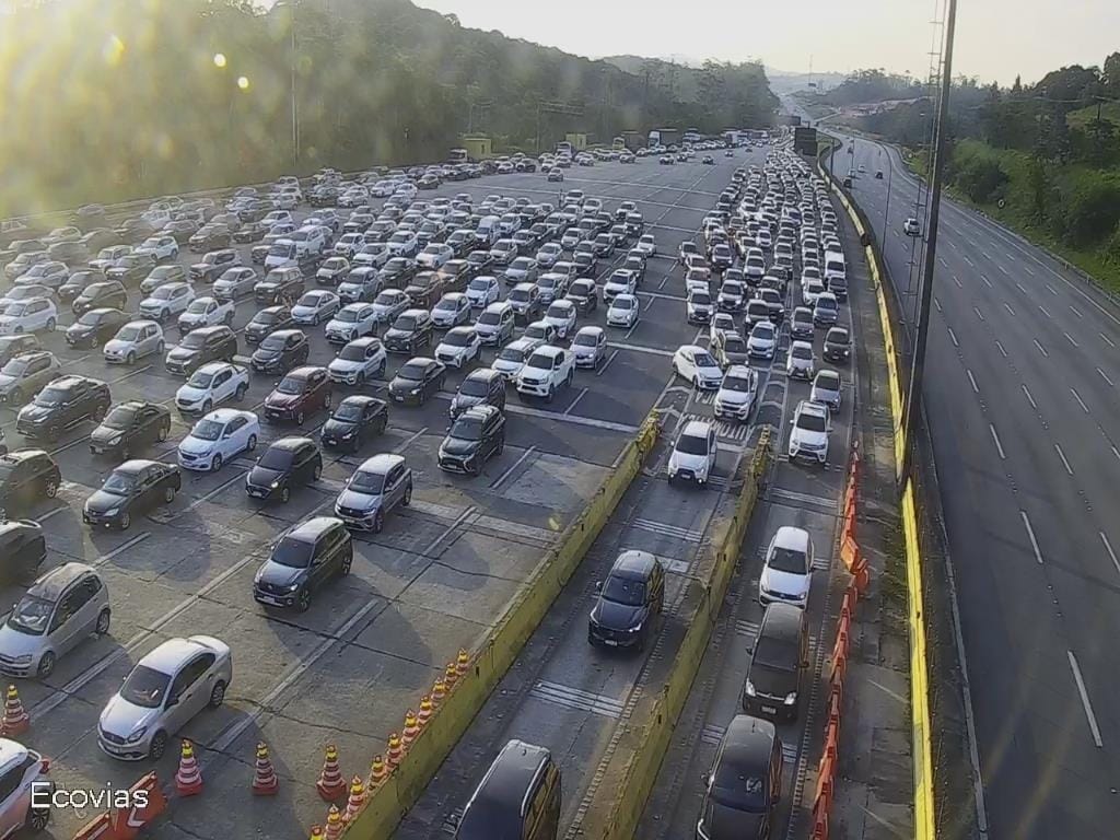 Imigrantes registra mais de 20 km de congestionamento na saída do feriado