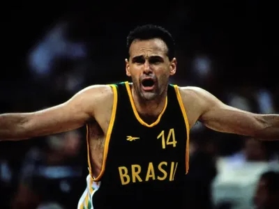 Relembre o adeus de Oscar Schmidt da Seleção Brasileira de basquete em 1996