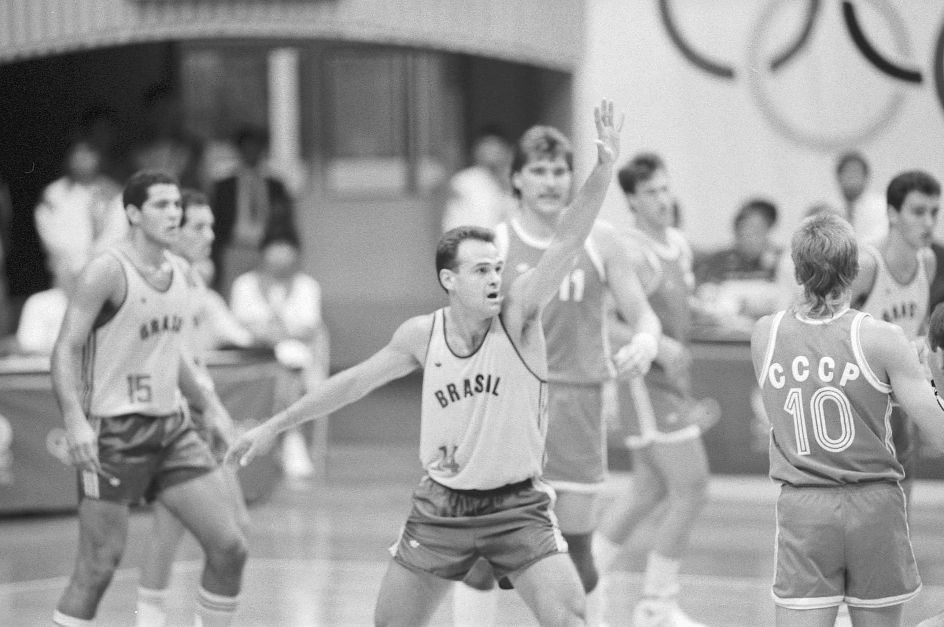Morre Oscar Schmidt, maior jogador da história do basquete brasileiro