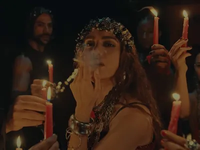 Anitta diz ter pavor de cigarro e explica fumo em clipe: 'Pombagira'