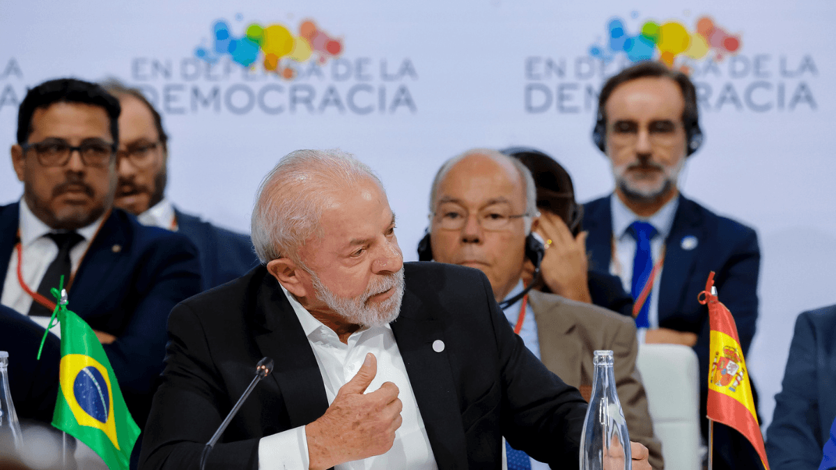 "Nenhum presidente tem direito de impor regra aos outros países", diz Lula