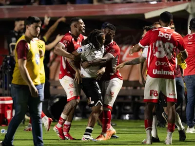 Caos na Série B: Vila x Operário-PR tem agressões e denúncia de racismo