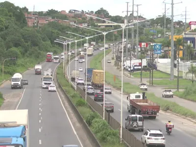 Má conservação e falta de socorro na BR-324 castigam motoristas na Bahia