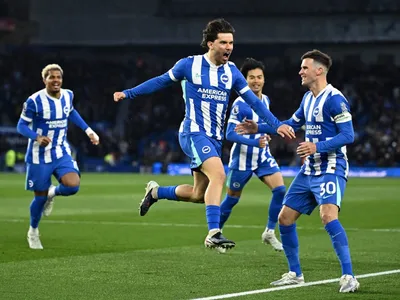 Chelsea vive crise, perde por 3 a 0 e afunda na Premier League
