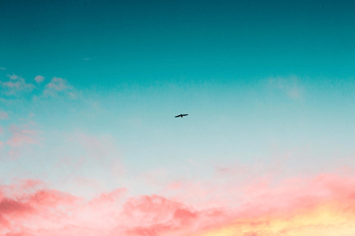 Céu pode ganhar tom esverdeado com luz filtrada por nuvens densas | Crédito: Canva