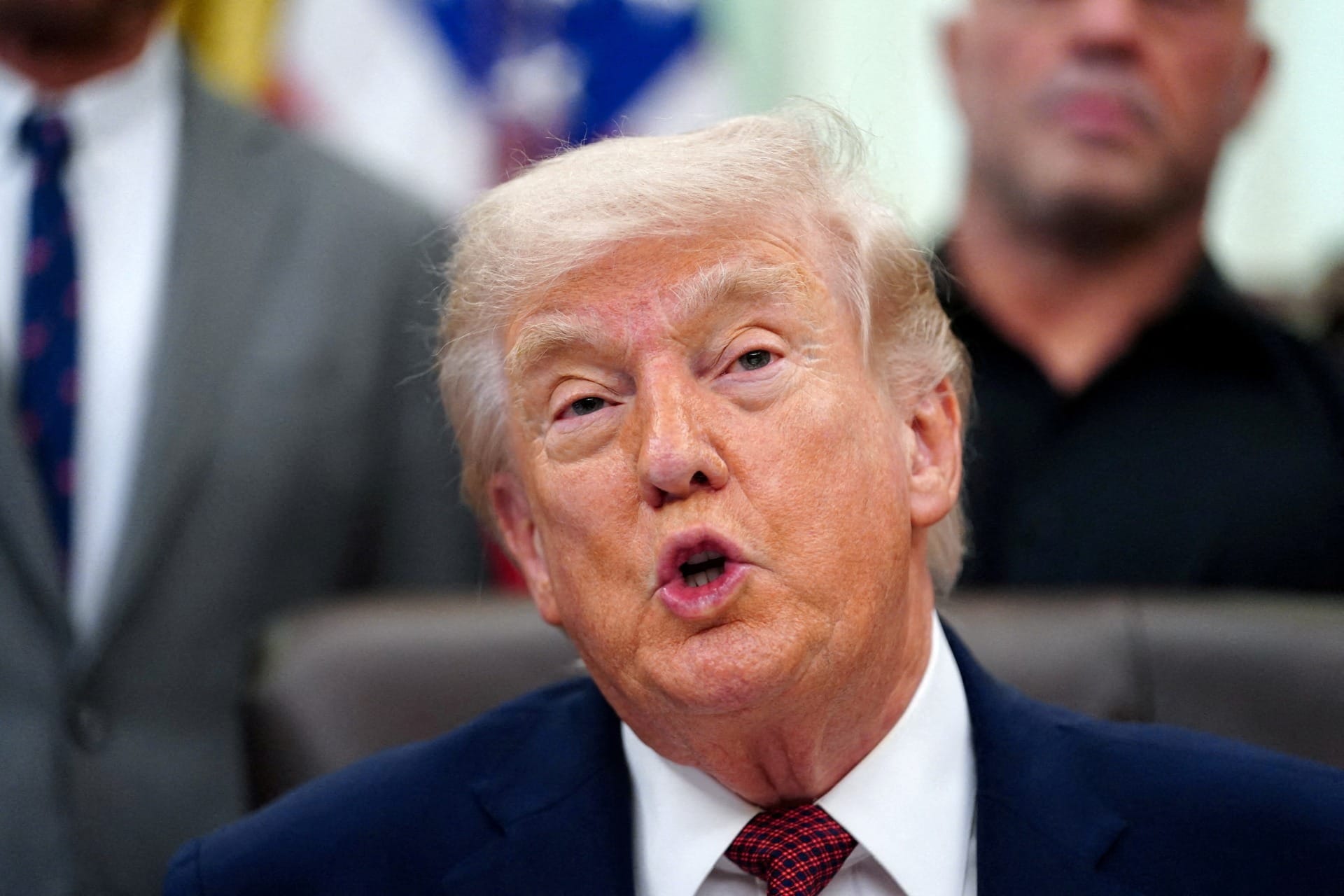 Trump diz que não quer prorrogar cessar-fogo com Irã e critica China