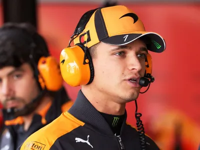 F1: Norris descarta desistência e mantém McLaren na briga pelo título