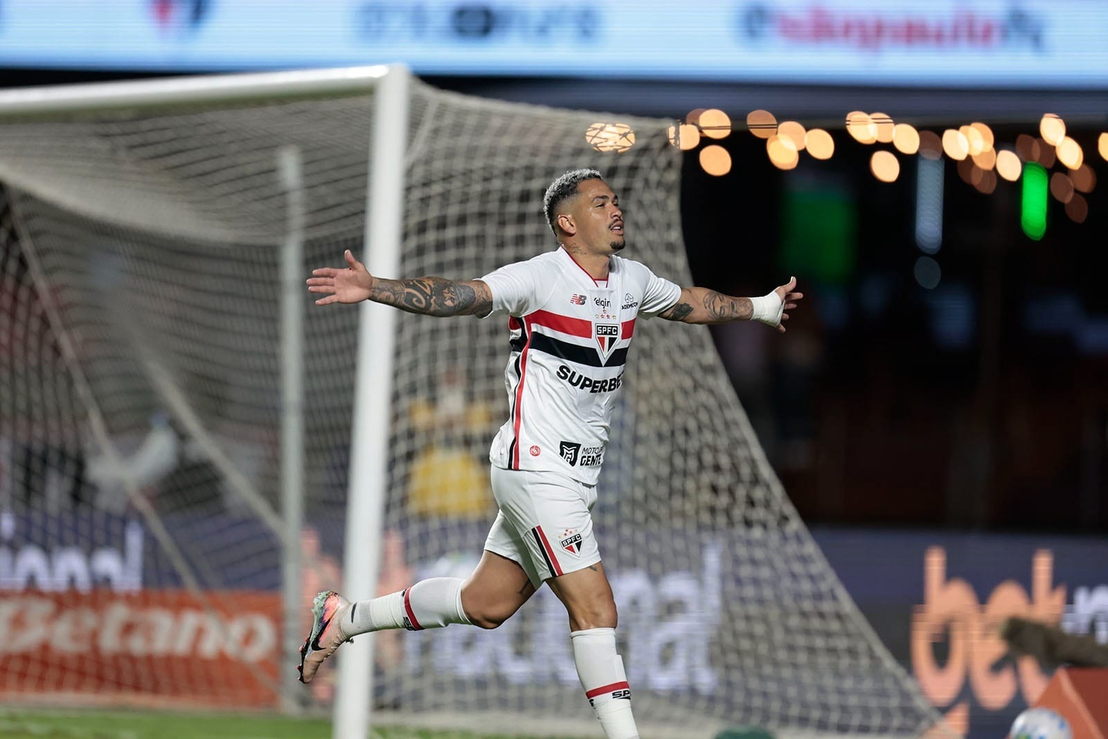 São Paulo perde pênalti no final, vence Juventude por 1 a 0 e ouve vaias