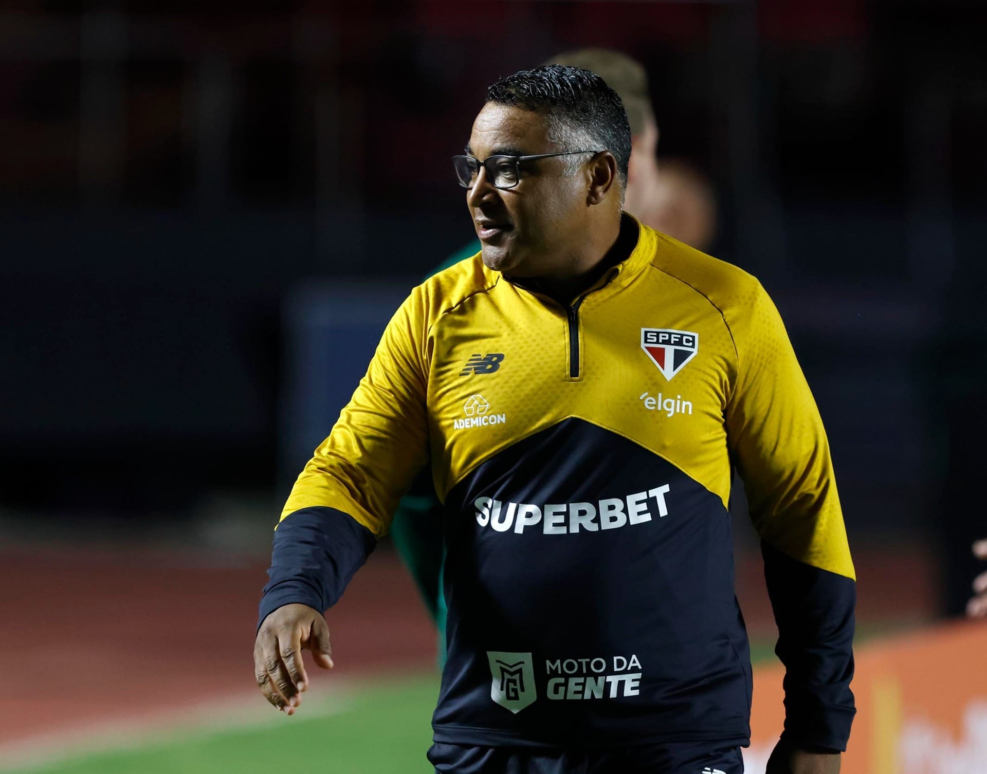 Roger vê cobrança injusta e confia em dias melhores: 'Não vou desistir'