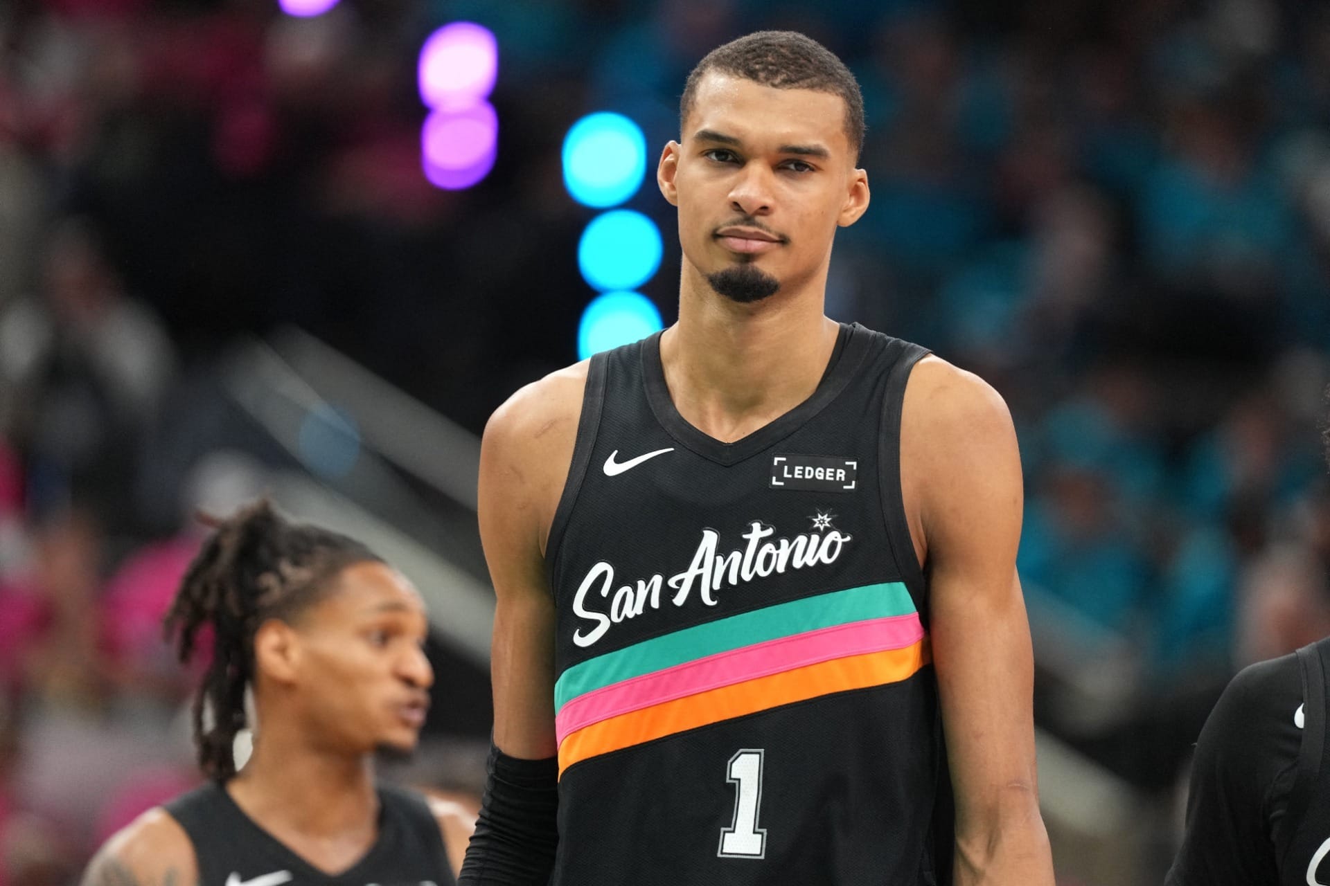 Wembanyama é eleito defensor do ano da NBA e quebra recorde histórico