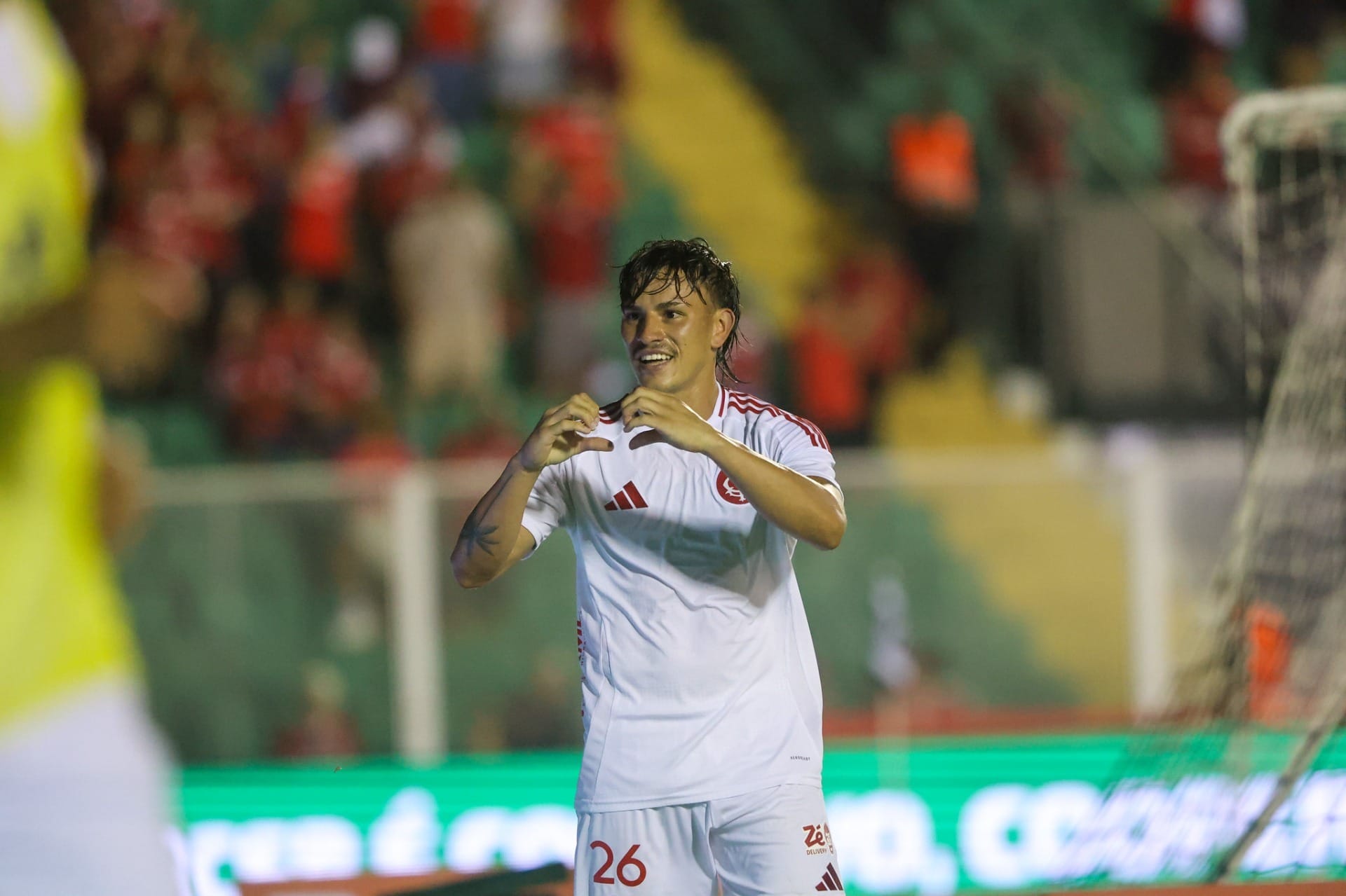 Fortaleza e Inter vencem de virada e abrem vantagem na Copa do Brasil