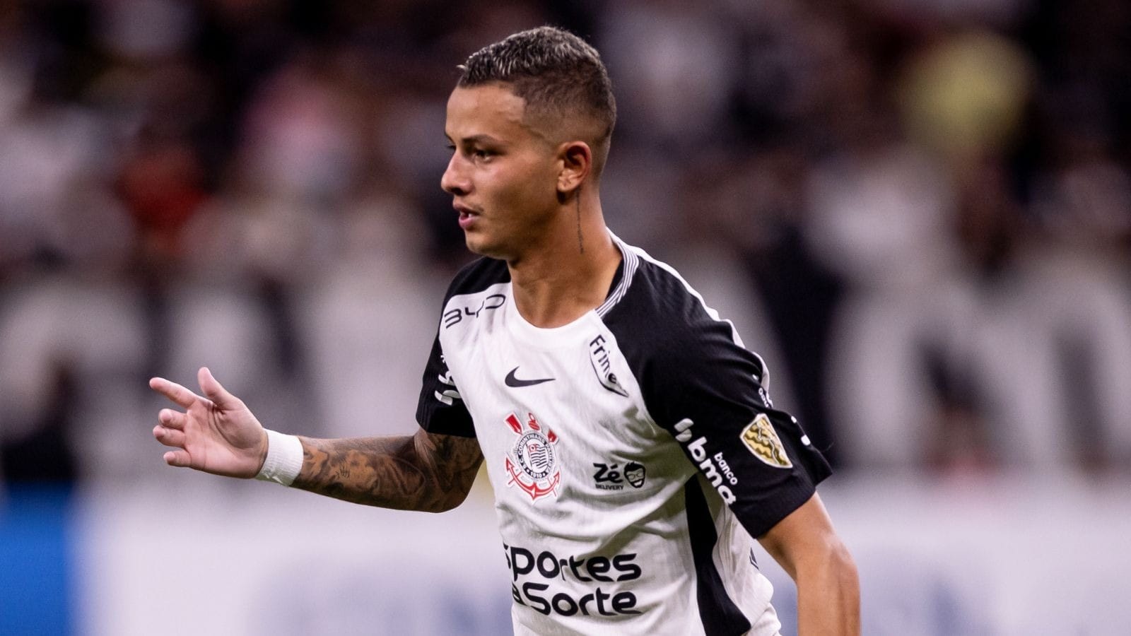 Corinthians confirma grave lesão de atacante; veja o tempo de recuperação