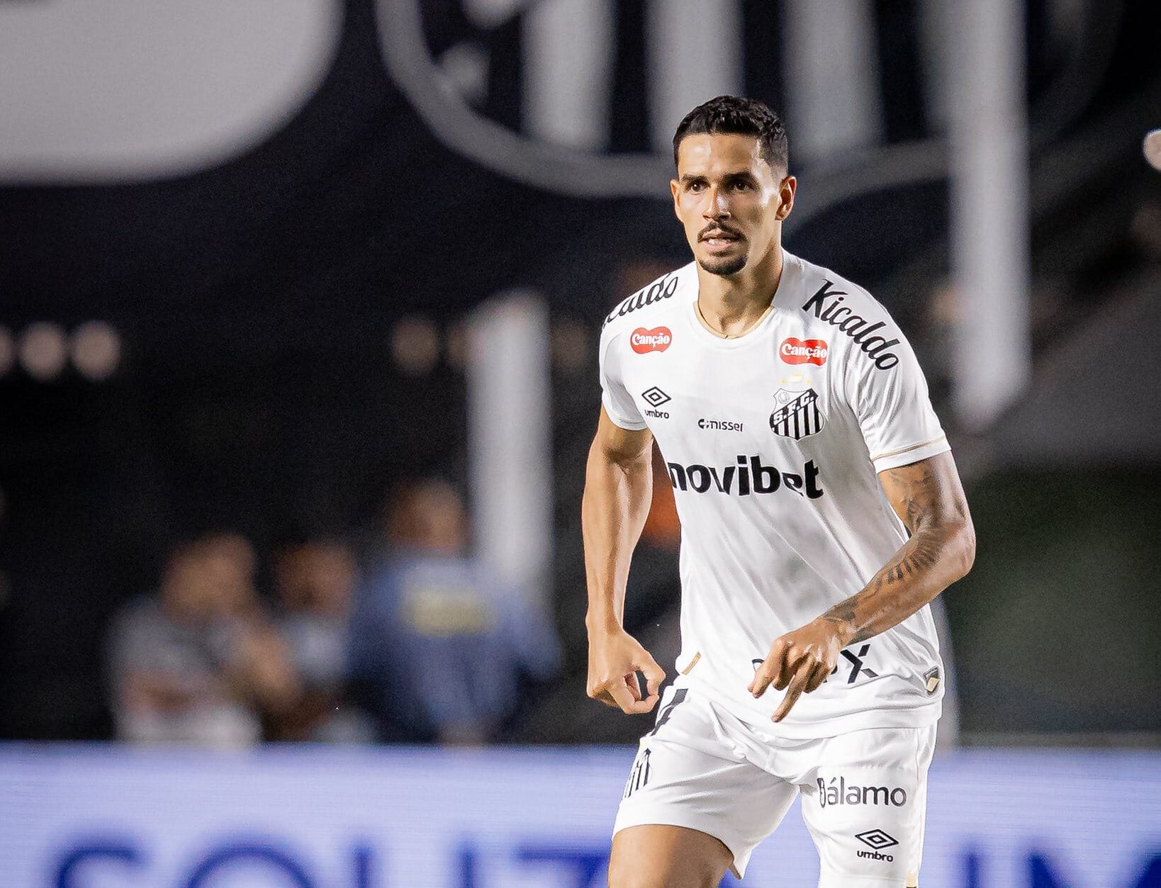 Veríssimo diz que Santos "está devendo" após 3º tropeço na Vila Belmiro