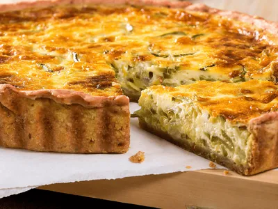 Quiche pode ter diversos recheios e pode ser a opção para cafés e almoços