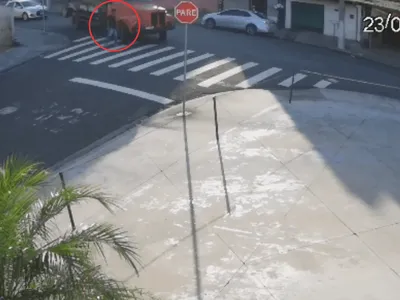 VÍDEO: pedestre morre após ser atropelado por caminhão em Hortolândia