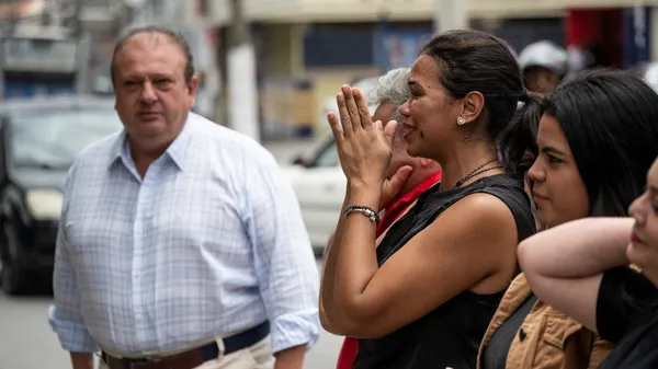 JACQUIN FICA COMOVIDO COM COZINHEIRA!