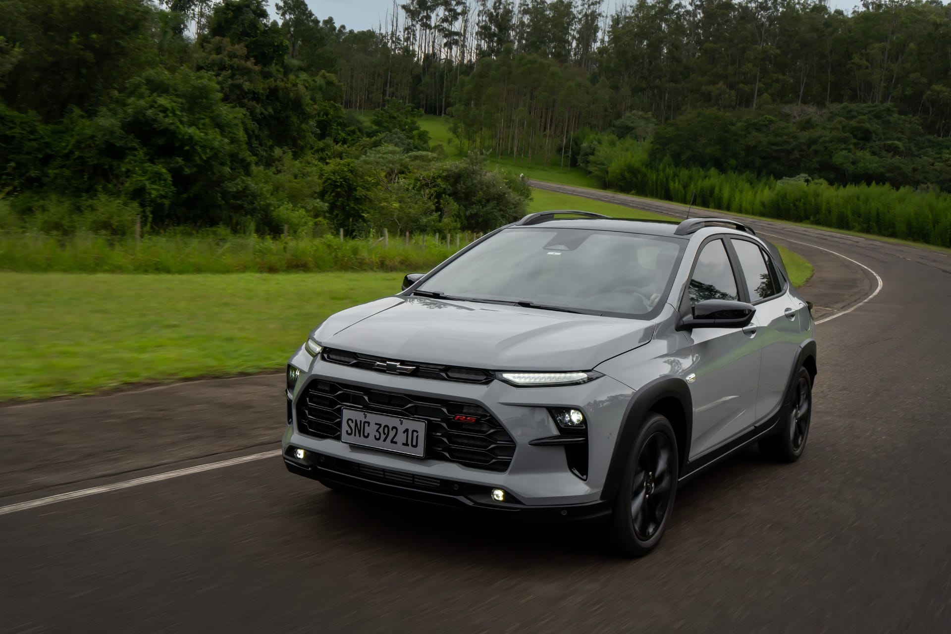 Novo Sonic aposta em estilo cupê e base do Onix para competir entre SUVs