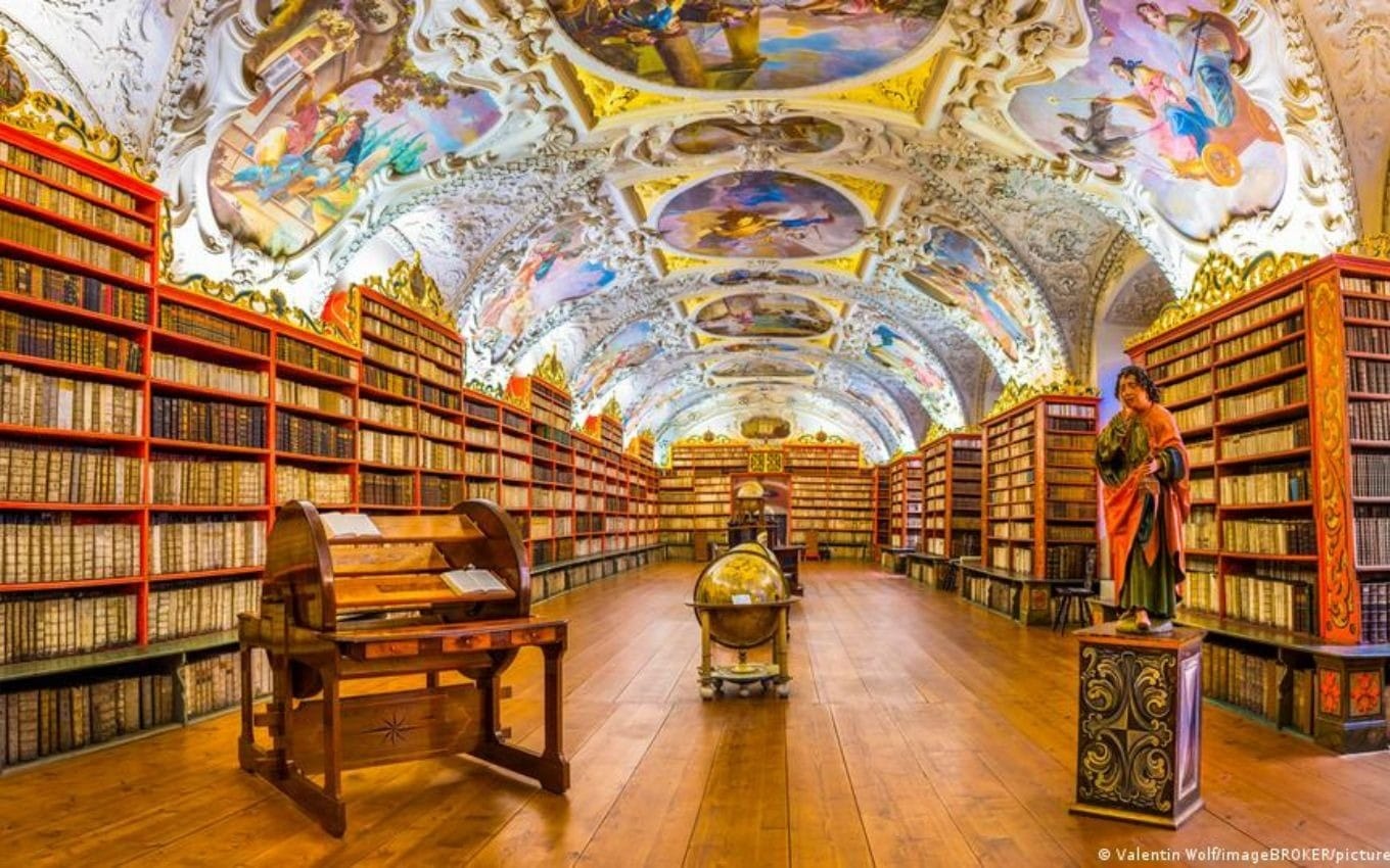 Bibliotecas arquivam conhecimentos seculares, mas conteúdos digitais correm o risco de desaparecer após poucas décadas | Crédito: Valentin Wolf/imageBROKER/picture alliance/DW