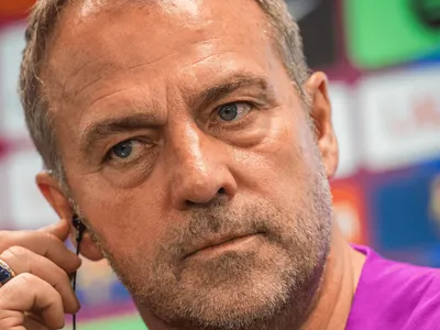 Barcelona renova contrato do técnico Hansi Flick; veja detalhes
