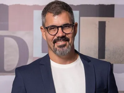 Juliano Cazarré é criticado após dizer que 'mulheres matam mais que homens'