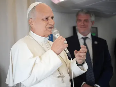 Papa Leão afirma que não pretende formalizar bênçãos a casais homossexuais