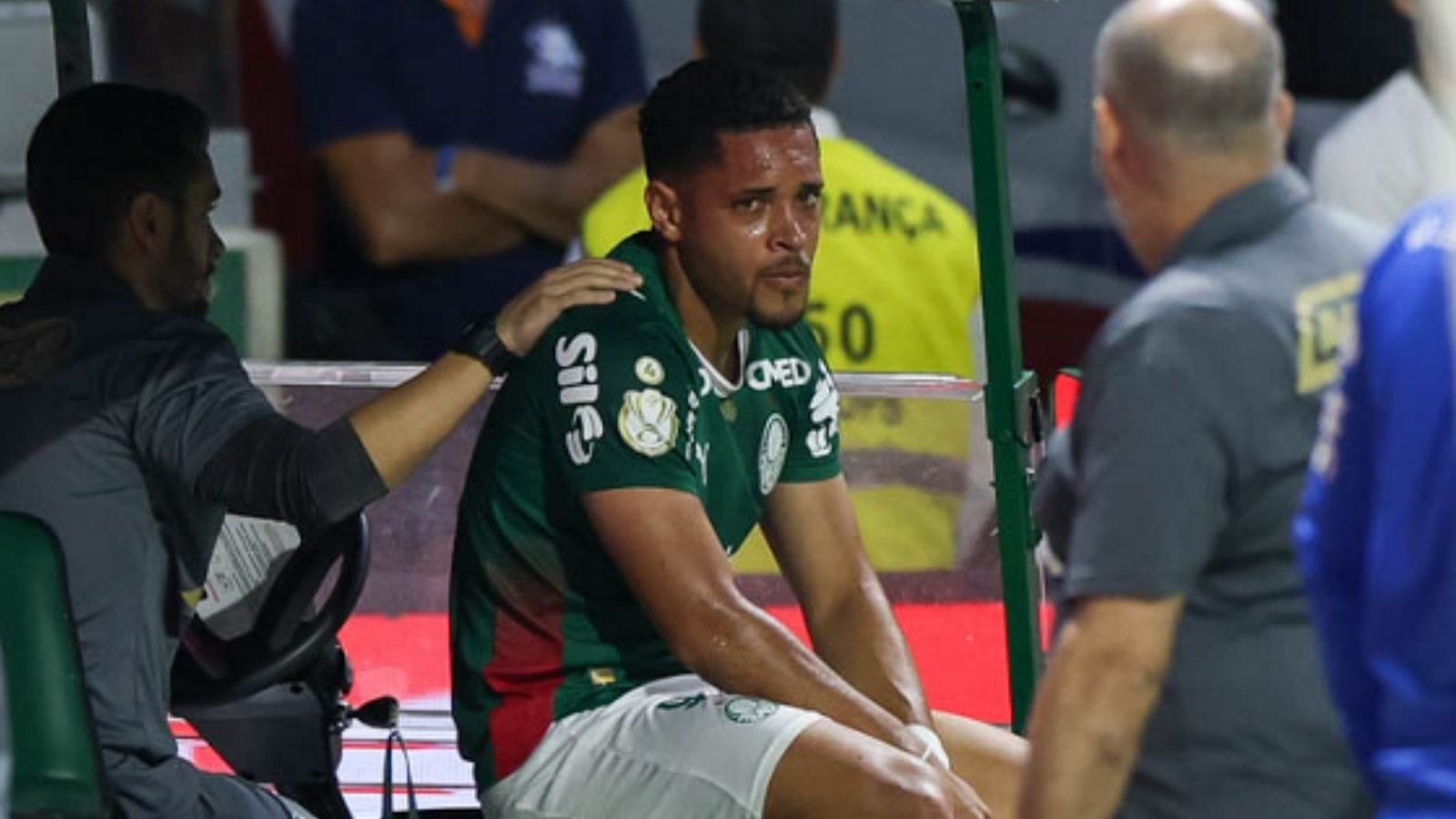 Palmeiras confirma lesão de Vitor Roque; jogador passará por cirurgia