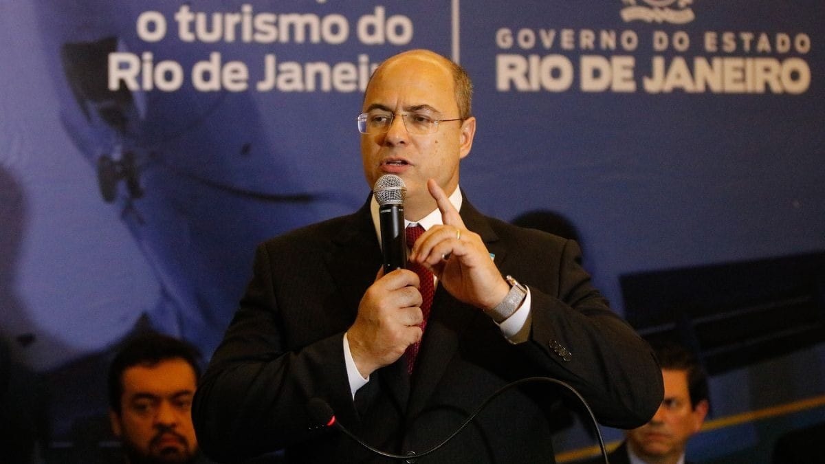 Witzel ataca "deputados ligados ao crime" e explica "tiro na cabecinha"