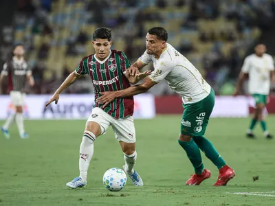 Fluminense leva susto, mas vence Chapecoense no Maracanã e mantém 3º lugar