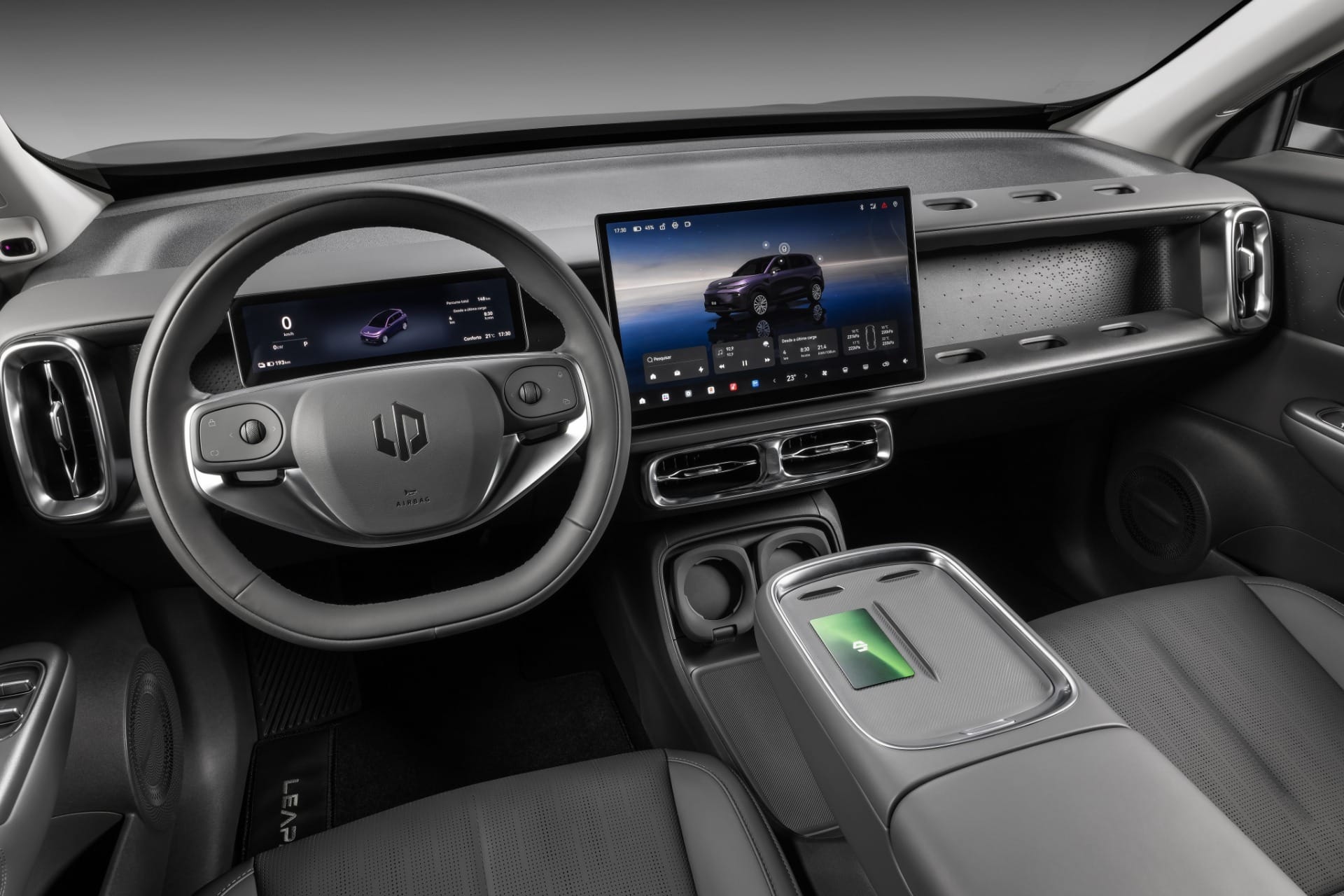 Painel digital e multimídia de 14,6” concentram funções do SUV