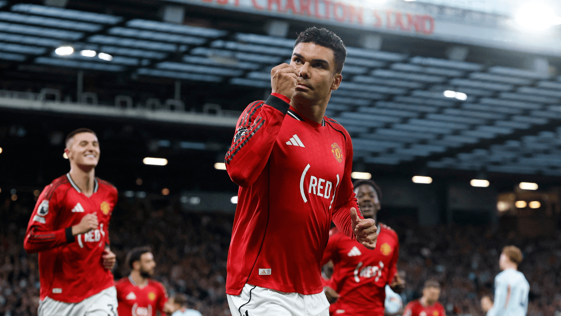 Com gol de Casemiro, United bate Brentford e se aproxima da Champions