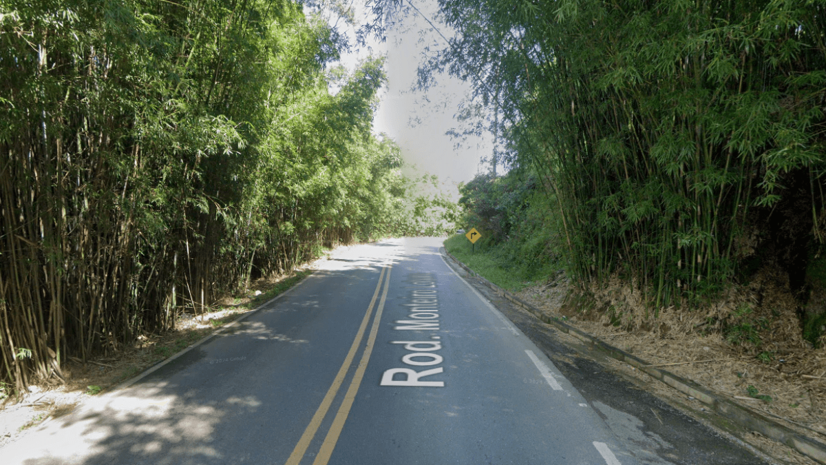 Colisão frontal entre moto e caminhão, na SP-050, deixa um morto
